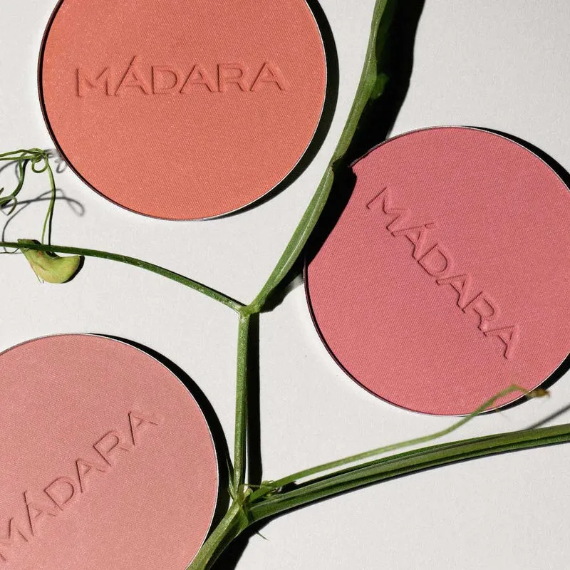 Magnetic blush