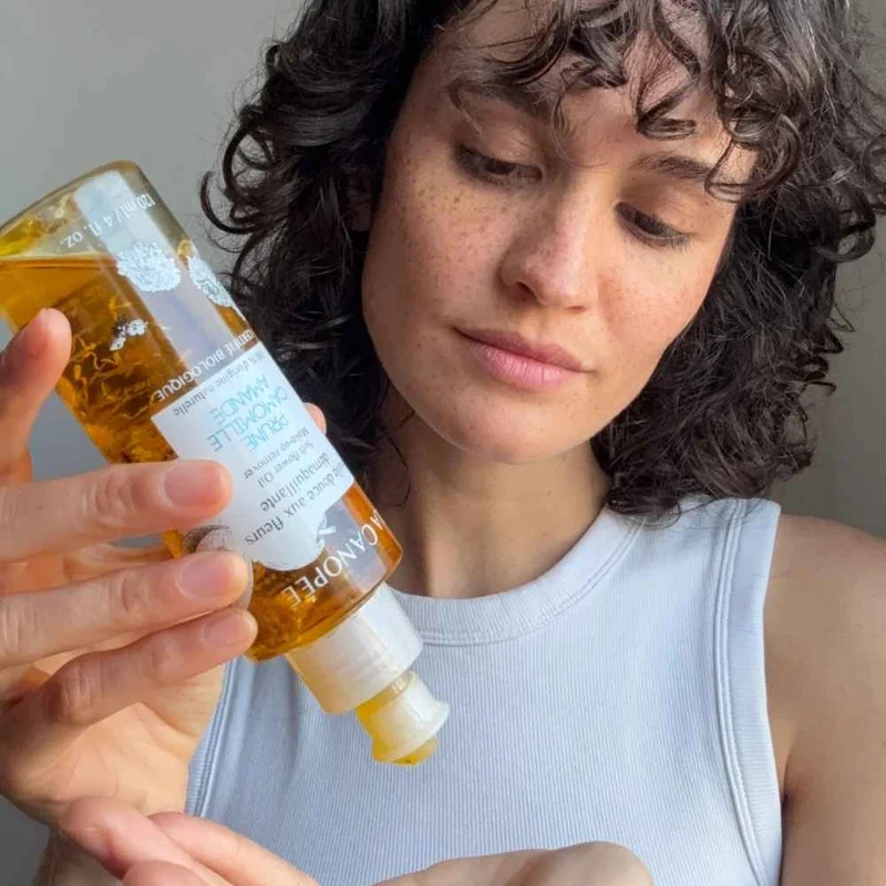 Huile douce aux fleurs démaquillante