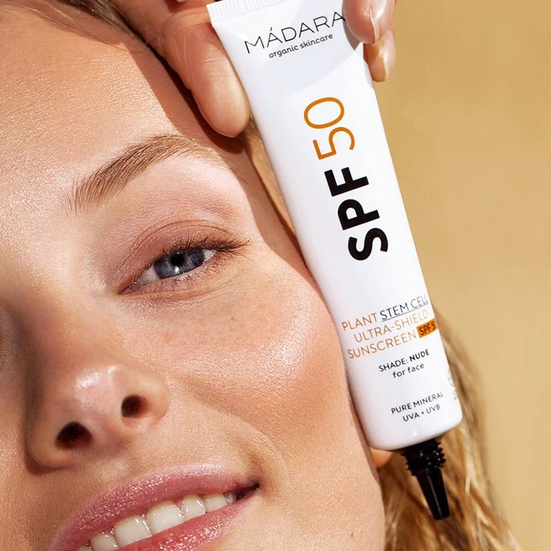 Crème solaire visage anti-âge teintée SPF50