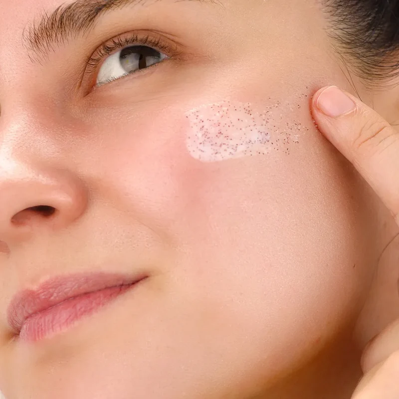 Gommage Visage Éclat à l’Algue Brune