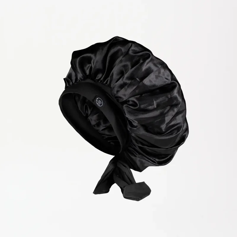 Bonnet en satin noir
