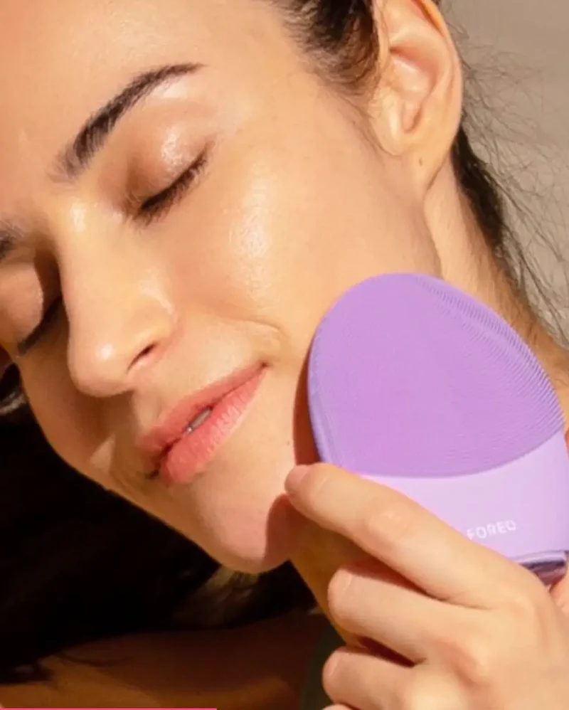LUNA™ 4 Dispositivo limpiador y reafirmante facial 2 en 1