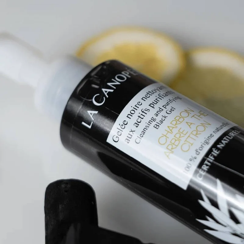 Gelée noire nettoyante aux actifs purifiants