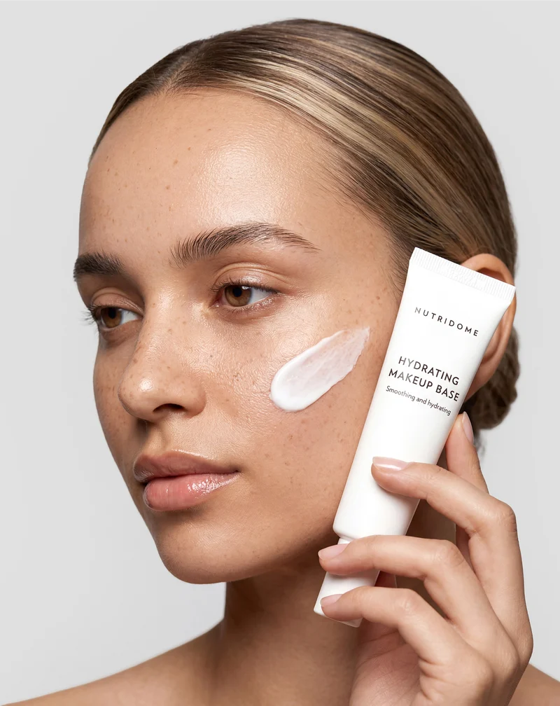Base de maquillage illuminatrice et hydratante Nutridome
