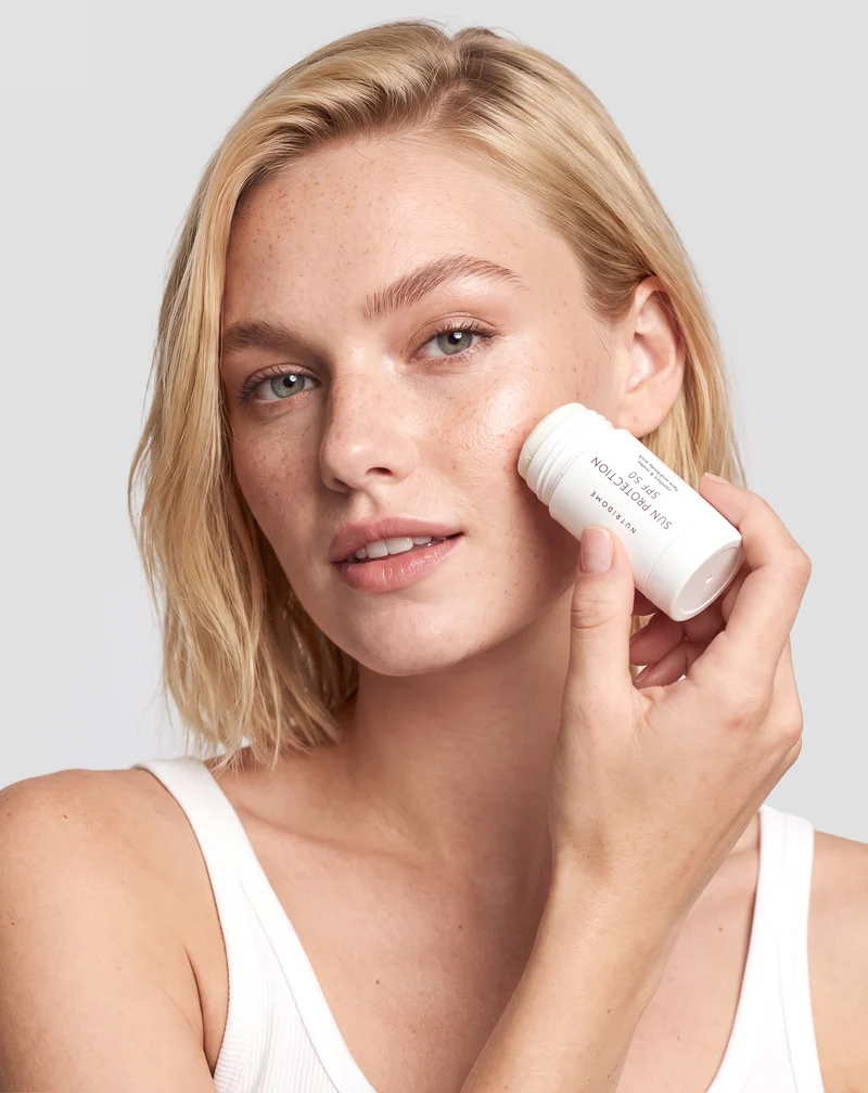 Filtre minéral SPF 50 en stick pour le visage et le corps, hydratation et protection UVB, UVA Nutridome