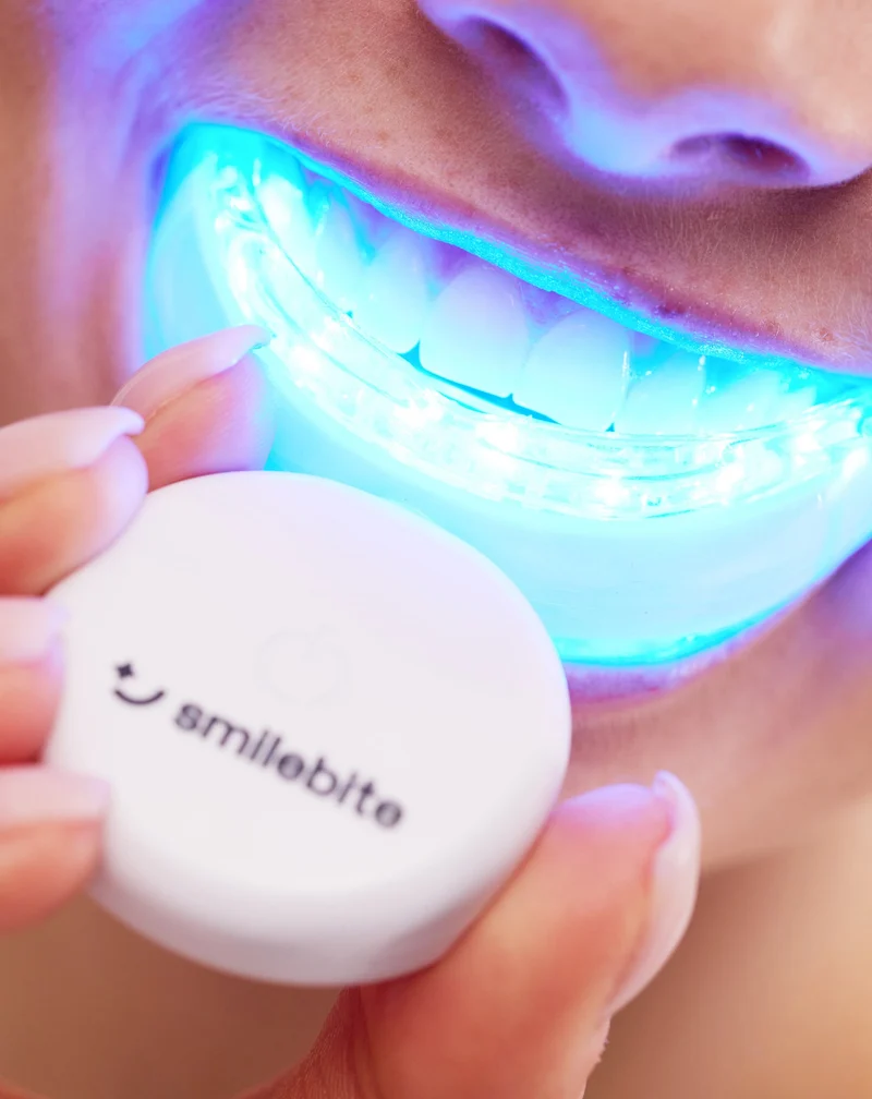 Smilebite Light & Bright LED Kit de blanchiment des dents + 2× Whitesmile Serum™
