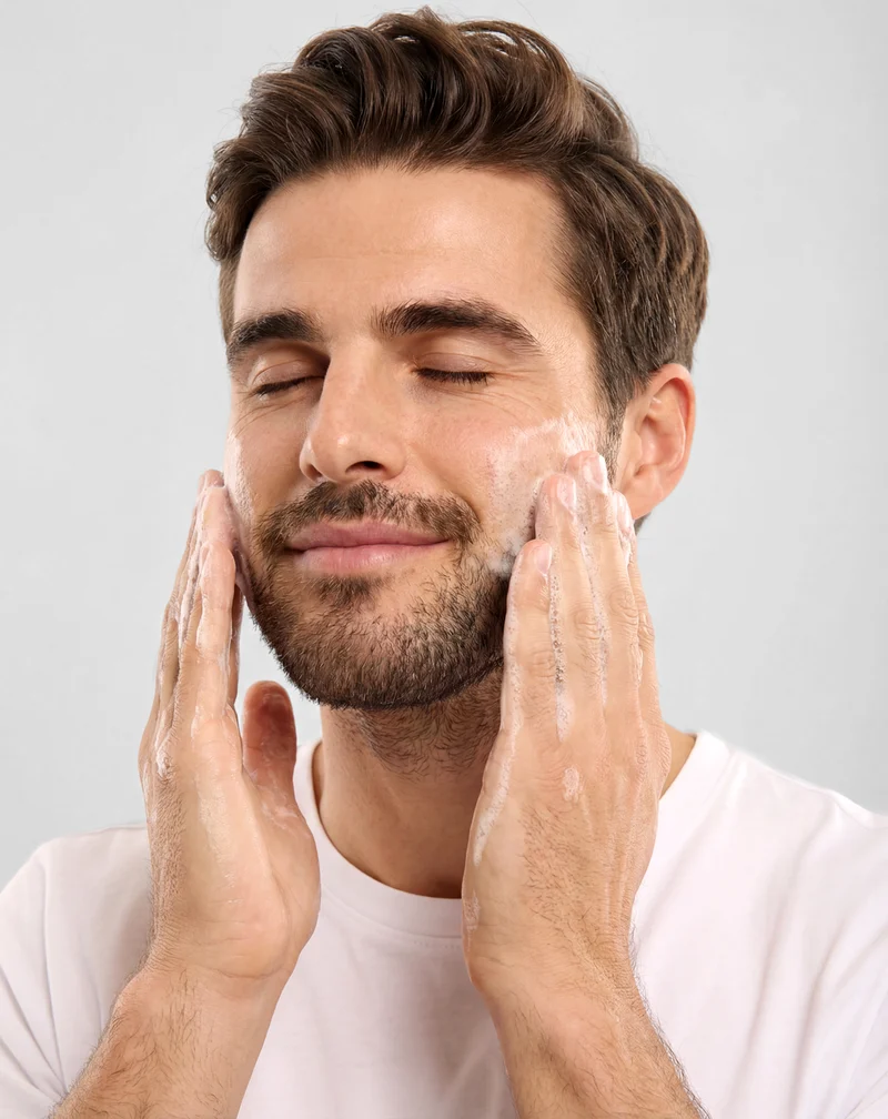 Shampooing pour barbe avec panthénol et niacinamide pour nettoyer et conditionner la barbe Monolith
