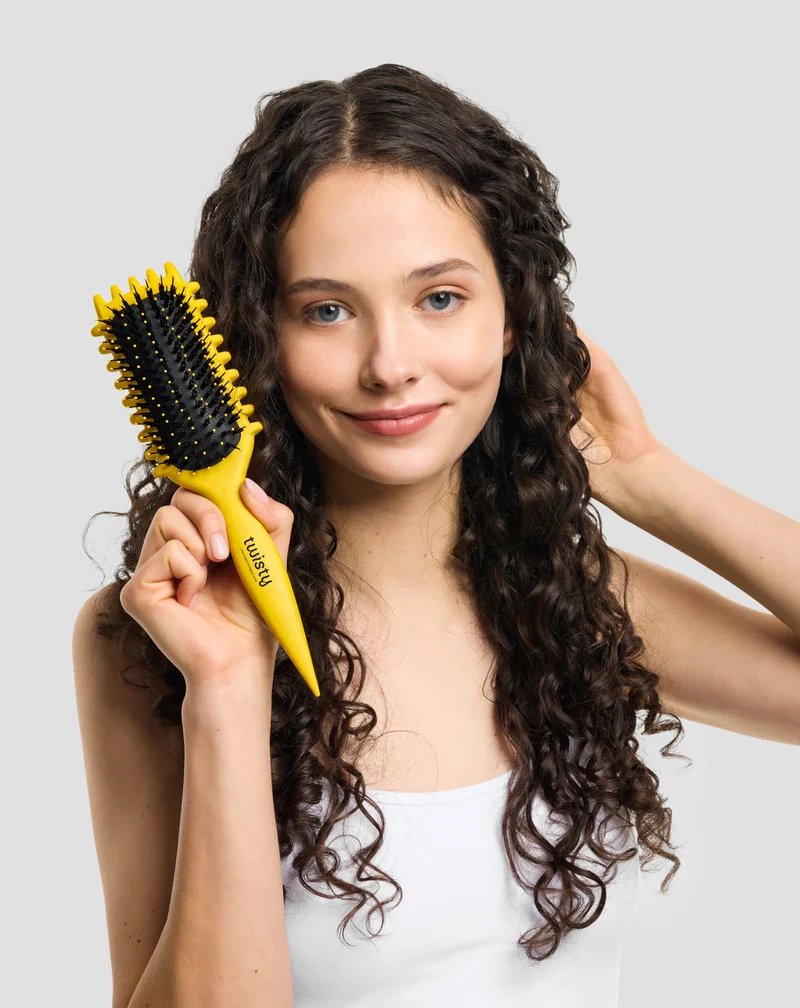 Brosse pour cheveux bouclés et ondulés pour définir les torsions