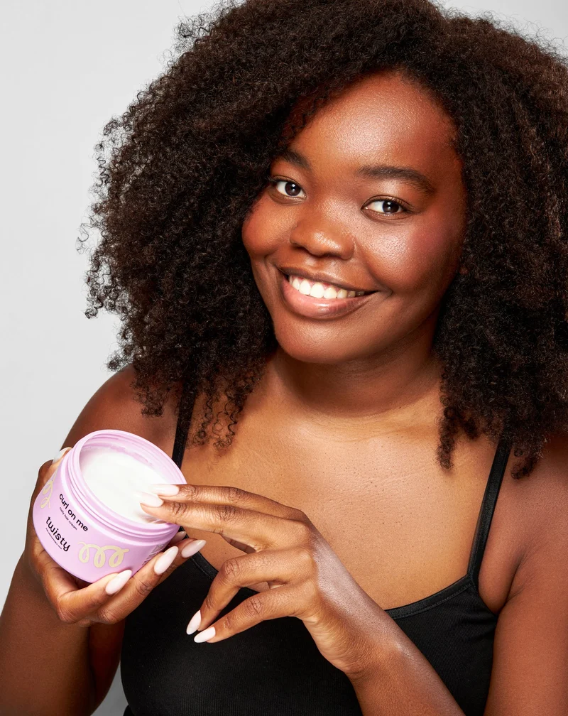 Coffret de soins et coiffage pour cheveux bouclés et ondulés de Twisty