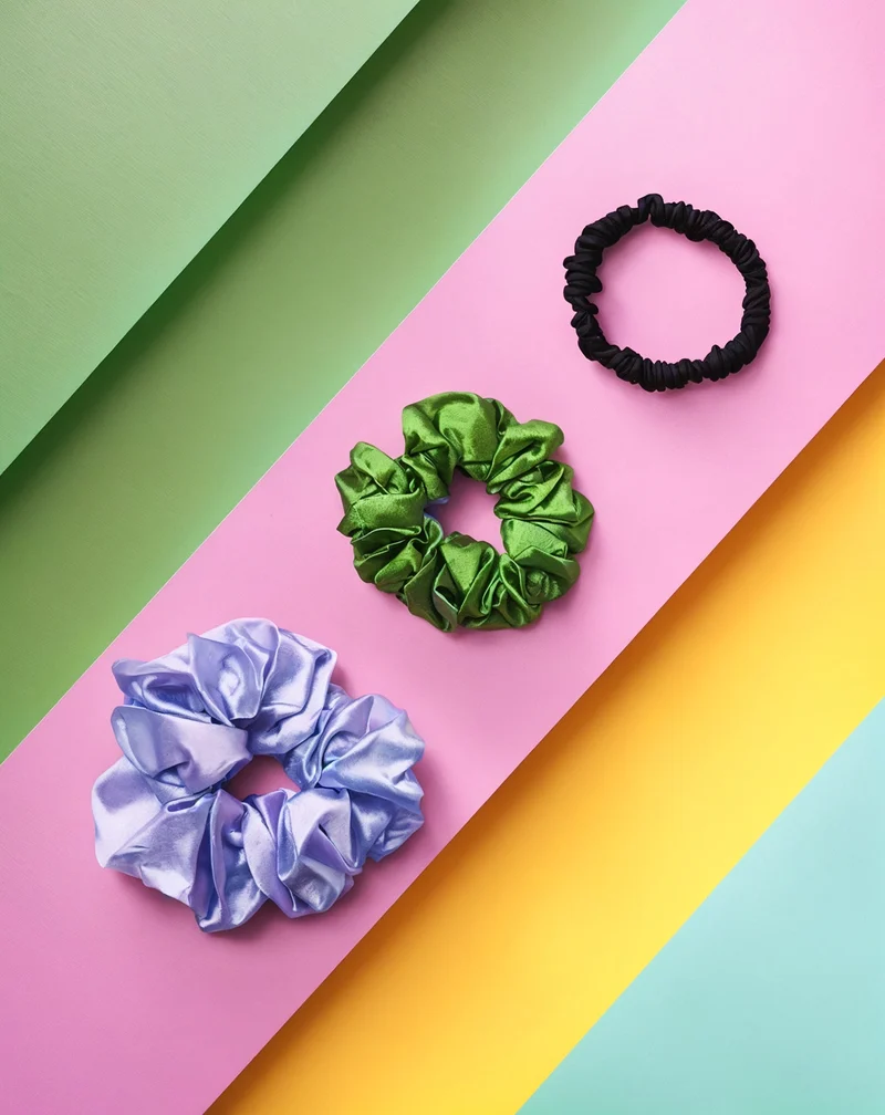 Lot de 3 chouchous Twisty en soie 100% naturelle - violet, vert, noir