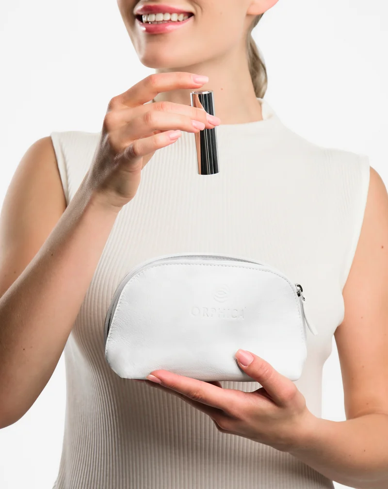 Élégante trousse à cosmétiques en cuir pour femmes par Orphica