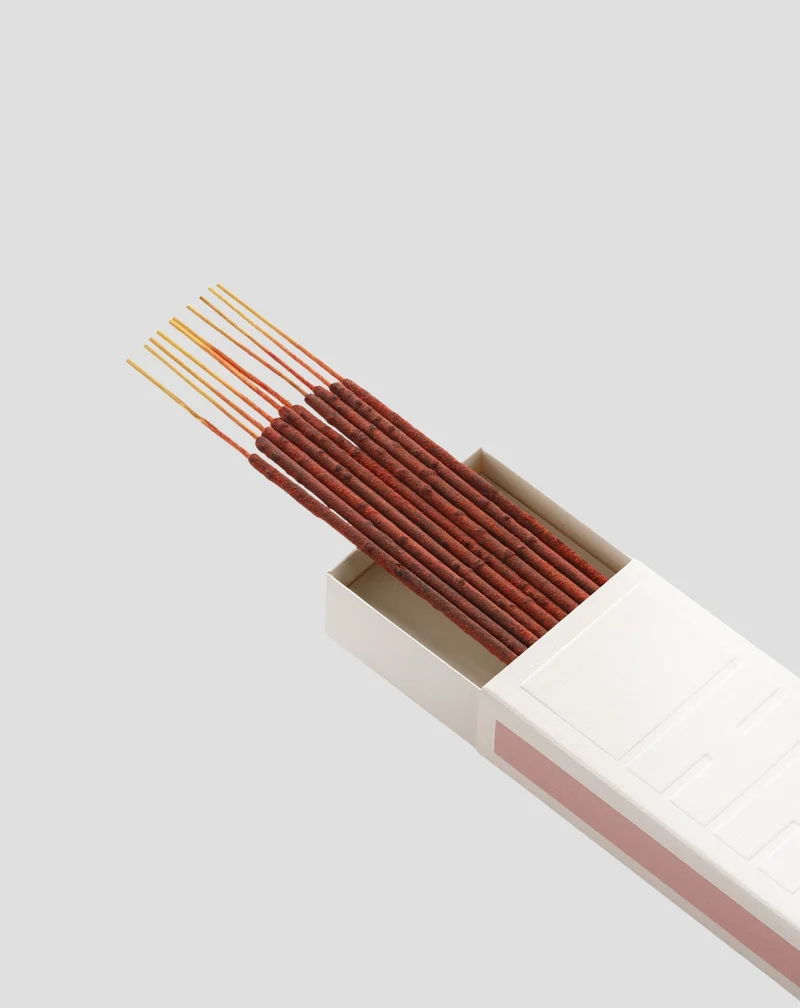 Encens de rose aux senteurs de géranium, de rose et de vanille pour la détente et la tranquillité Hhuumm