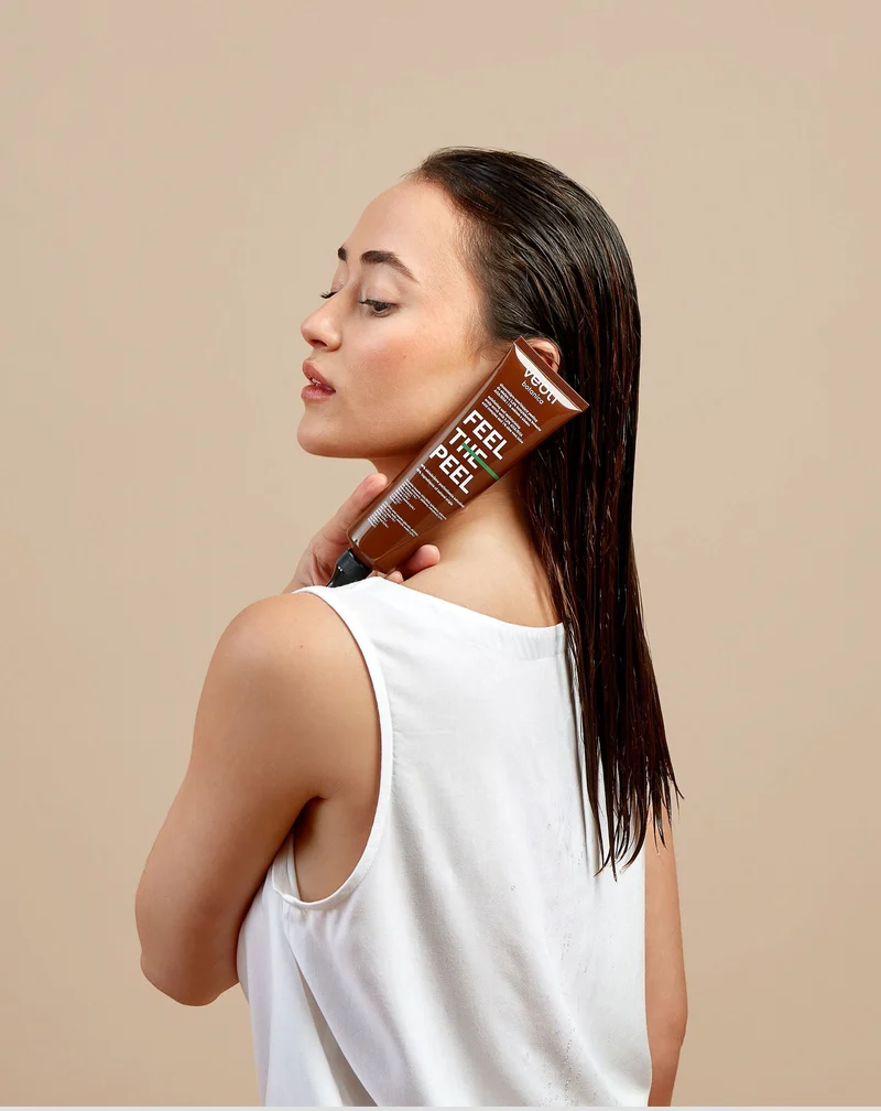 Gommage du cuir chevelu au complexe d'acides AHA/BHA et au jus d'aloe vera Veoli Botanica
