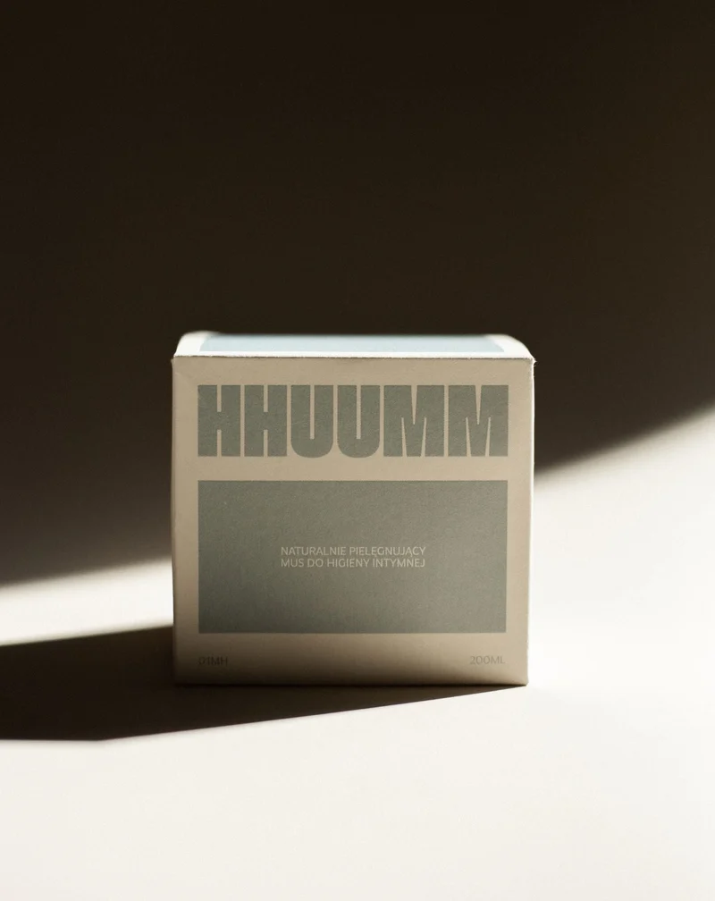 Mousse d'hygiène intime naturellement soignante avec la formule douce HHUUMM