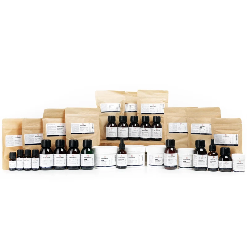 Sélection d'ingrédients cosmétiques de base pour la formation "Formula Botanica"