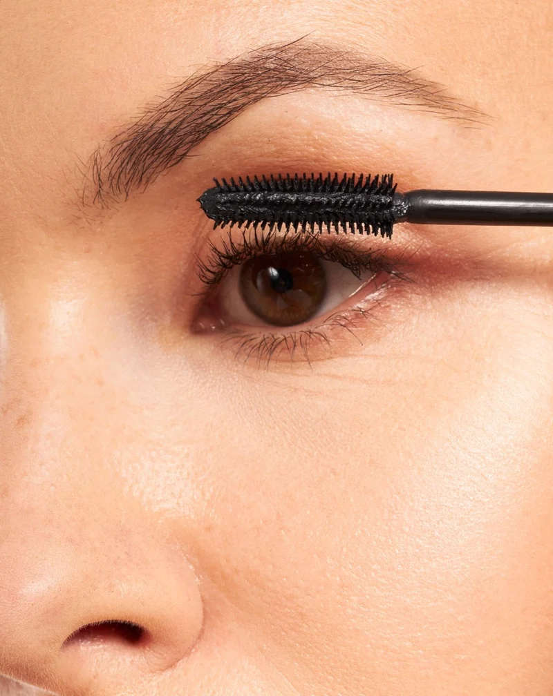 Mascara recourbant Nutridome avec de la cire de riz et une brosse de précision