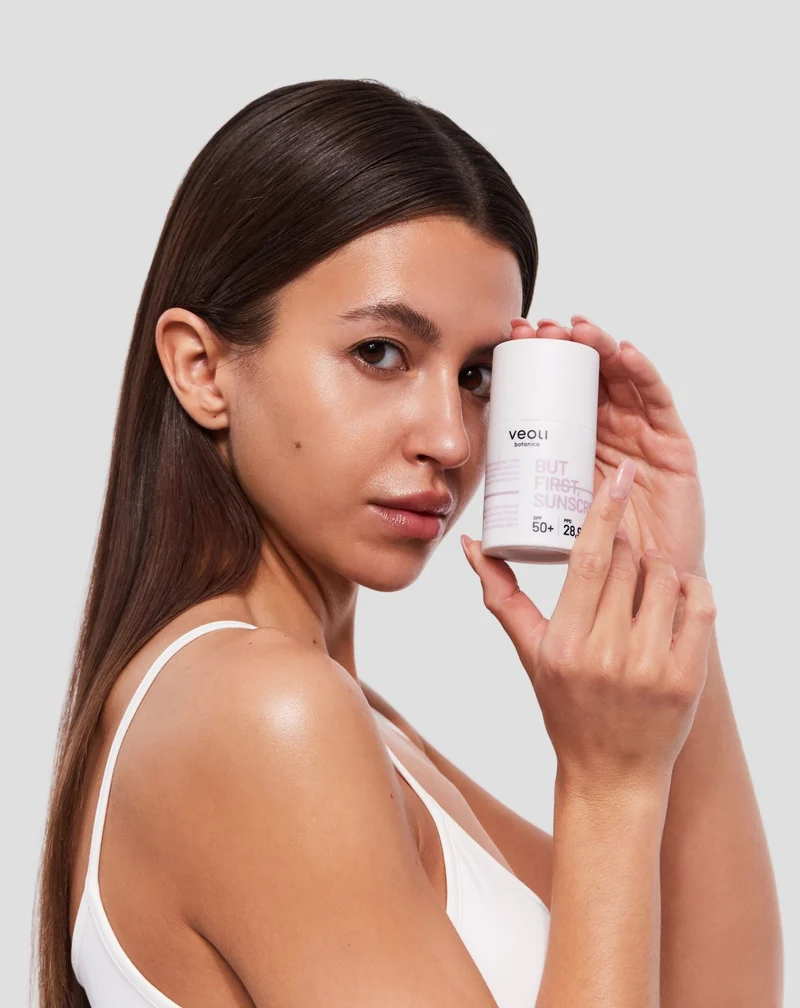 Crème légère anti-photo-âge Mais d'abord, la crème solaire SPF 50+ Veoli Botanica