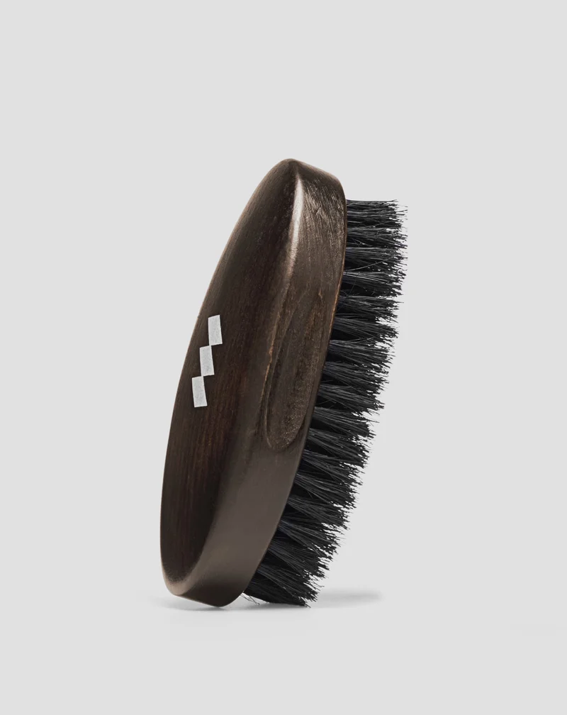 Pince à barbe en bois de hêtre avec poils de sanglier naturels Monolit