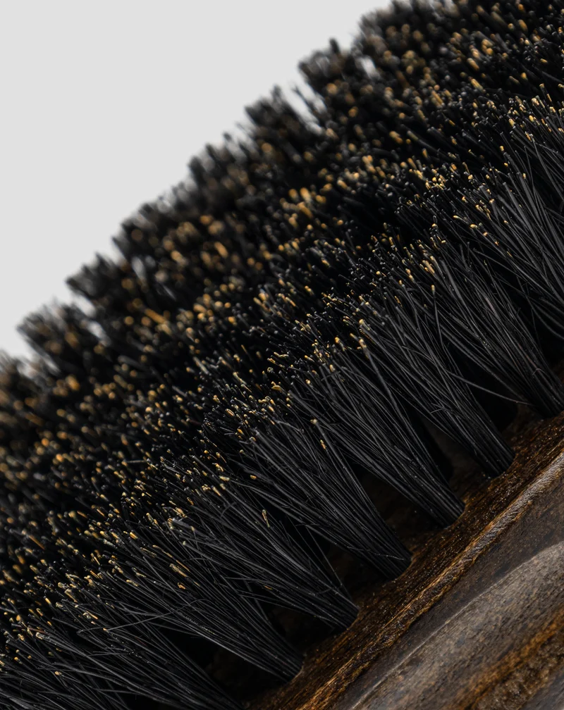 Pince à barbe en bois de hêtre avec poils de sanglier naturels Monolit