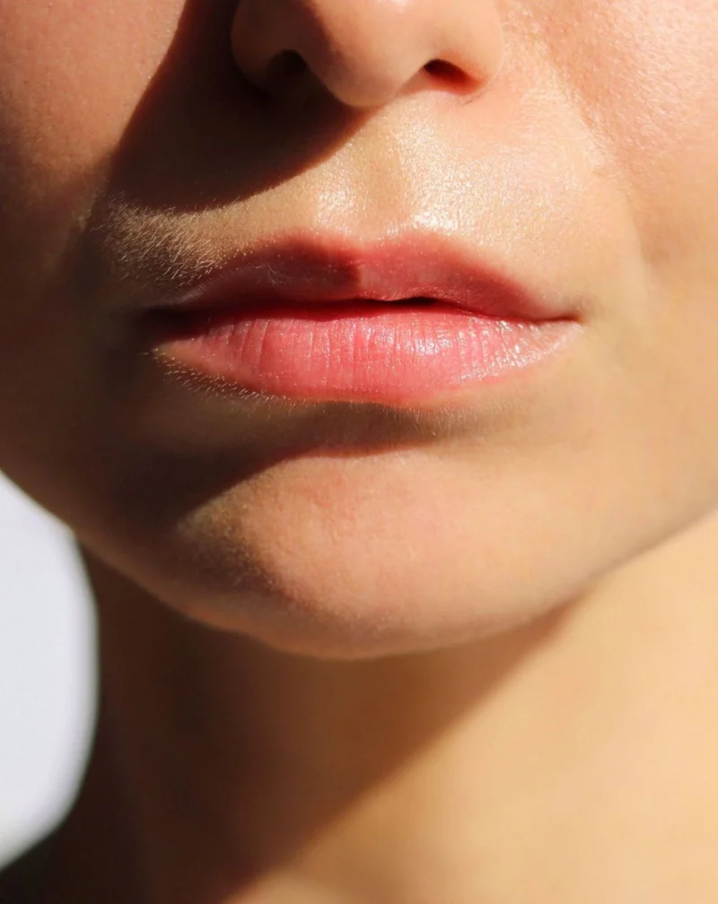 Baume à lèvres Fraise pour accentuer la couleur des lèvres et leur donner de la brillance Auna