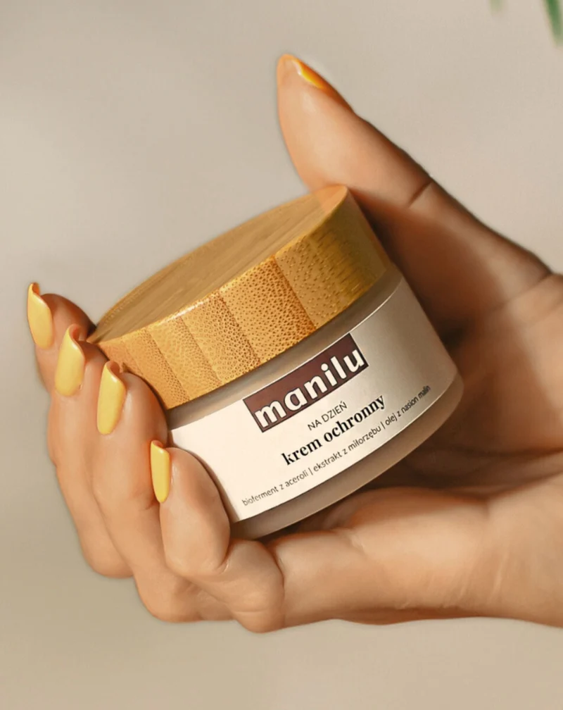 Crème de jour protectrice au beurre de karité, à la vitamine C et à l'huile de pépins de framboise Manilu