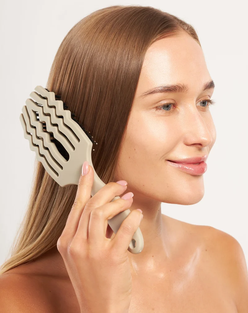 Brosse à cheveux Nutridome en poils naturels gris taupe