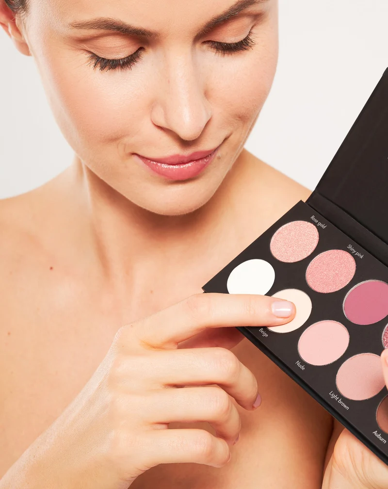 Palette Basic d'ombres à paupières longue durée et teintes classiques Nutridome