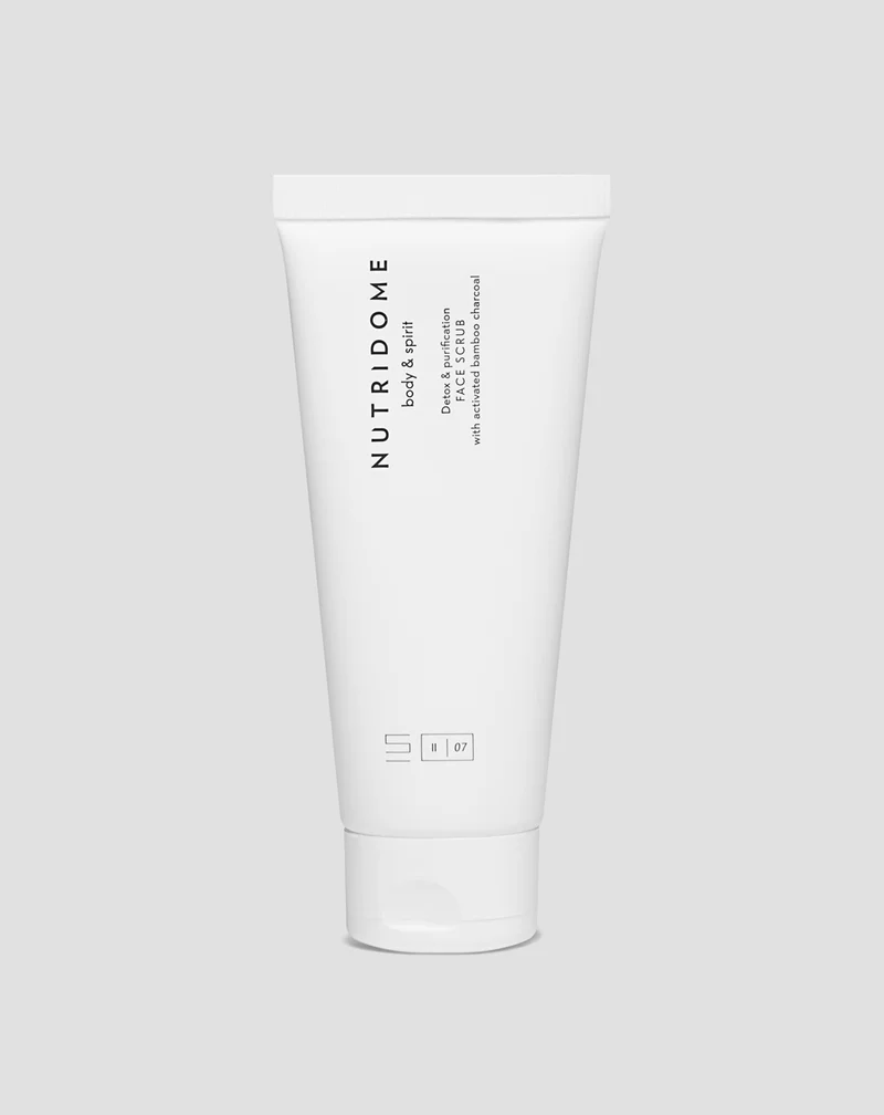 Gommage visage détoxifiant Nutridome au charbon actif de bambou et à l’argile blanche