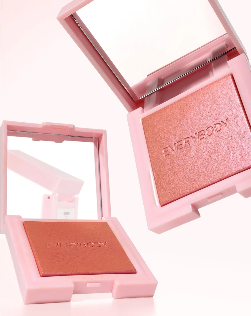 Fard à joues Be Yours de Everybody London dans une teinte rose cuivrée