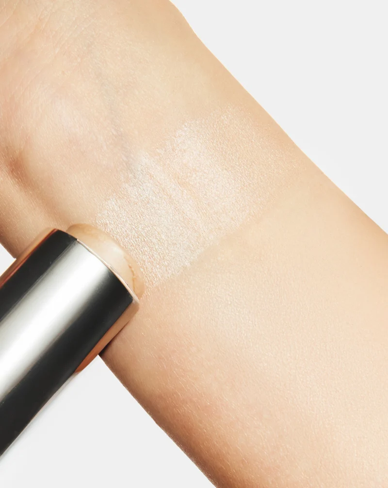 Highlighter en stick à l’huile de ricin et au beurre de karité pour les peaux matures 50+ Aggie