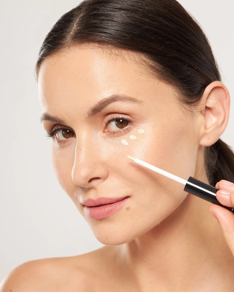 Anti-cernes couvrant Nutridome à la vitamine C contre les imperfections, teint clair