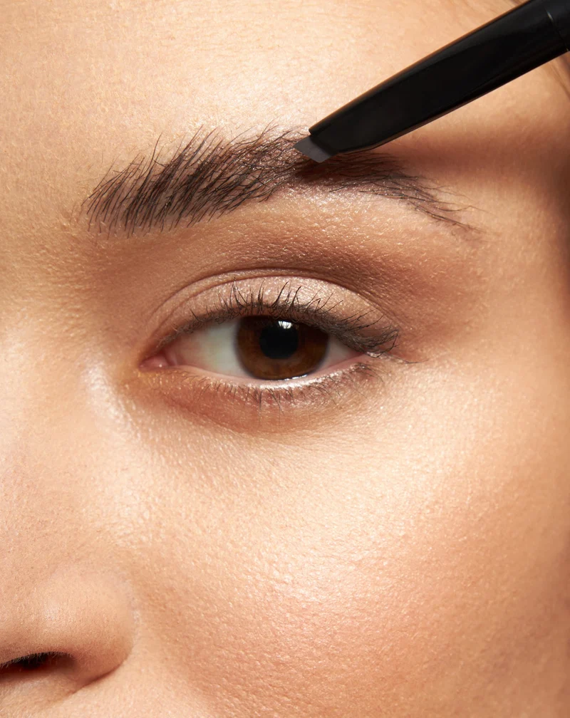 Crayon à sourcils brun Nutridome à l'huile de ricin avec brosse et pointe de précision