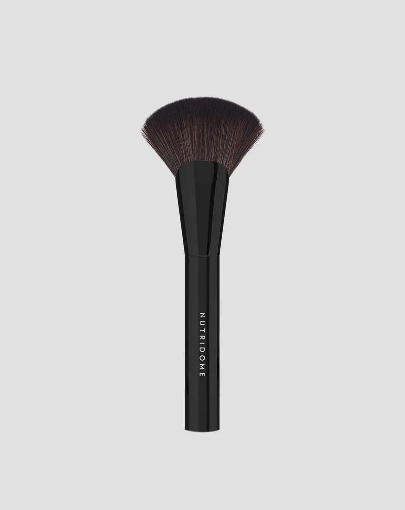 Pinceau multi-usage Nutridome, idéal pour appliquer le bronzant, le fard à joues et le highlighter
