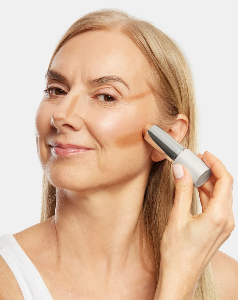 Bronzer en stick pour le contouring du visage pour peaux matures 50+ Aggie