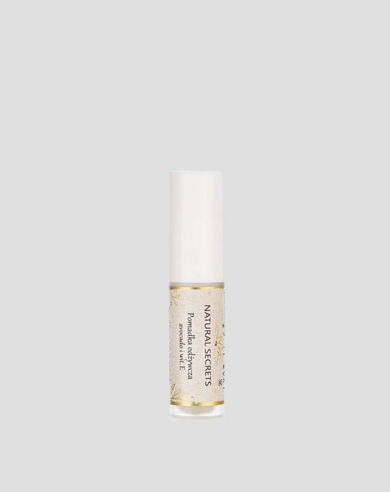 Rouge à lèvres nourrissant au beurre de karité de Natural Secrets pour régénérer les lèvres gercées