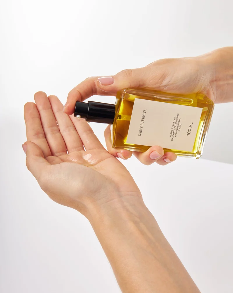 Friction capillaire aux herbes de Saint Éternité à la prêle des champs et à l'ortie