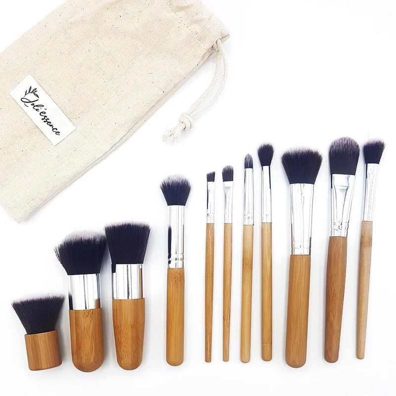 Pinceaux à maquillage en bambou