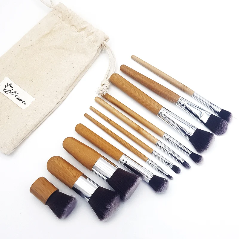 Pinceaux à maquillage en bambou