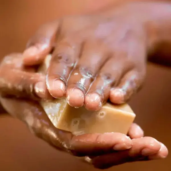 Savon Bio aux 11 Huiles Végétales Précieuses de Madagascar - Comptoir des Huiles