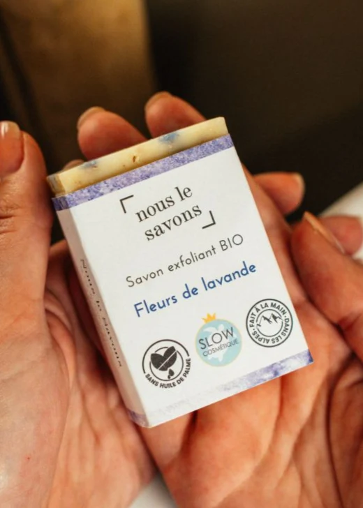 Savon bio exfoliant – Fleurs de lavande