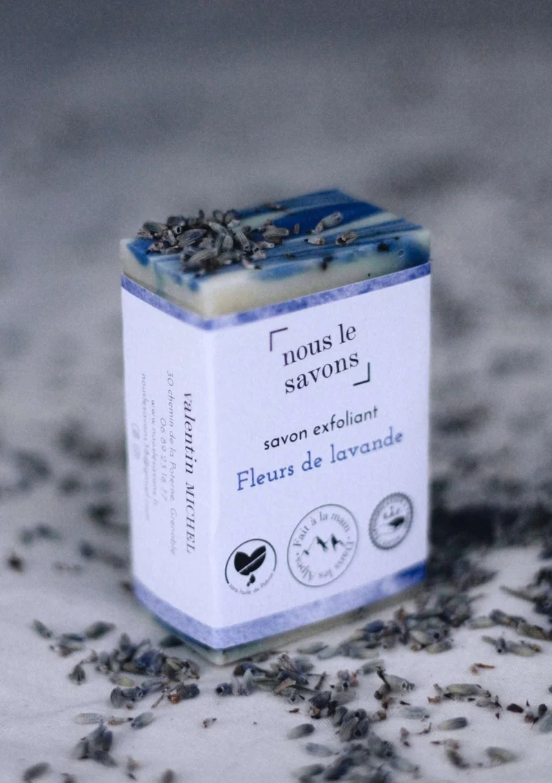 Savon bio exfoliant – Fleurs de lavande