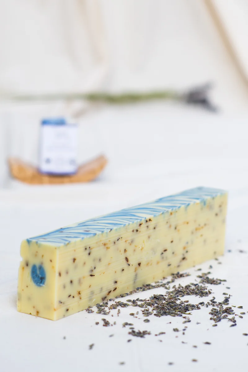Savon bio exfoliant – Fleurs de lavande