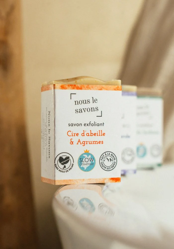 Savon bio exfoliant – Cire d'abeille & Agrumes